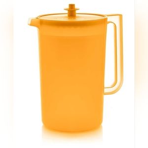Tupperware Classic 1GL Pitcher